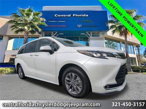 2024 Toyota Sienna XLE