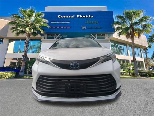 2024 Toyota Sienna XLE