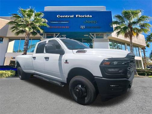 2025 RAM 3500 Tradesman Crew Cab 4x4 8' Box