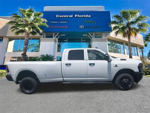2025 RAM 3500 Tradesman Crew Cab 4x4 8' Box