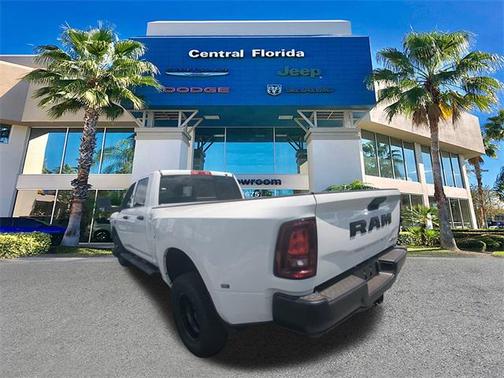 2025 RAM 3500 Tradesman Crew Cab 4x4 8' Box