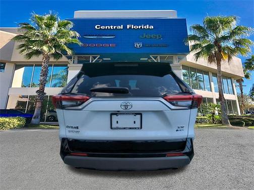 2025 Toyota RAV4 Hybrid SE