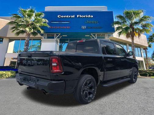 Diamond Black Crystal Pearlcoat 2026 RAM 1500 Express