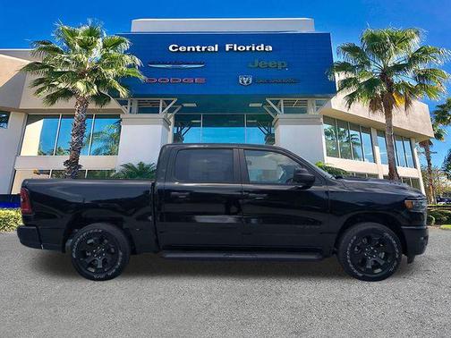 Diamond Black Crystal Pearlcoat 2026 RAM 1500 Express