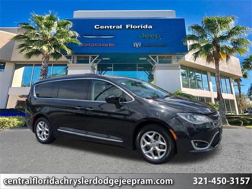 2017 Chrysler Pacifica Touring-L