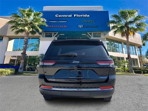 2025 Jeep Grand Cherokee Laredo