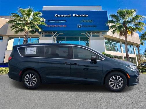 2025 Chrysler Pacifica Hybrid Select