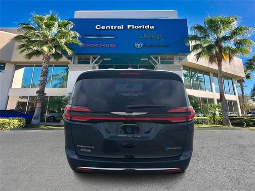 2025 Chrysler Pacifica Hybrid Select