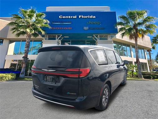 2025 Chrysler Pacifica Hybrid Select