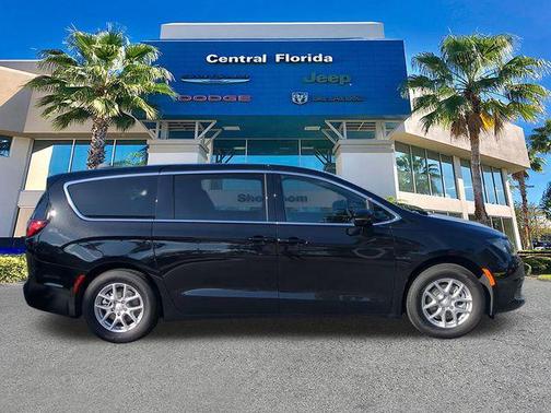 2026 Chrysler Voyager LX