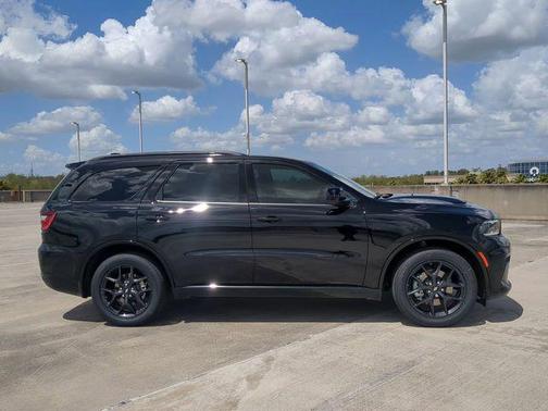 DB Black Crystal Clearcoat 2026 Dodge Durango GT HEMI V8 AWD