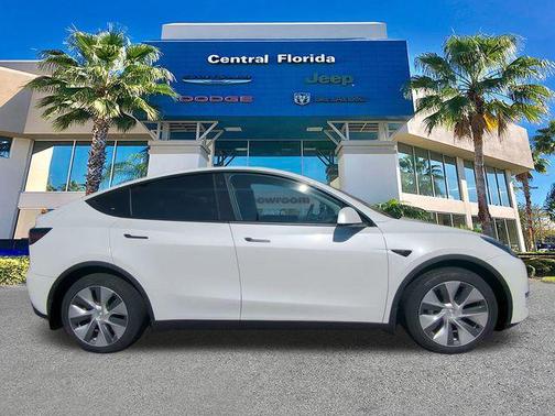 2022 Tesla Model Y Long Range Dual Motor All-Wheel Drive