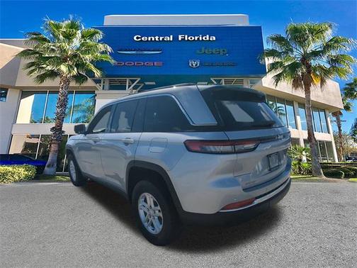 2025 Jeep Grand Cherokee Laredo