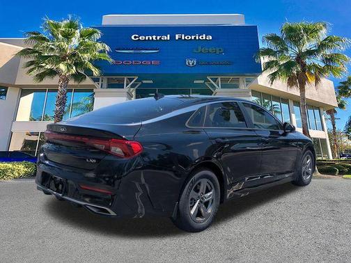 Ebony Black 2021 Kia K5 LXS