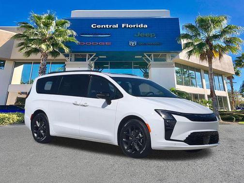 White 2027 Chrysler Pacifica Limited