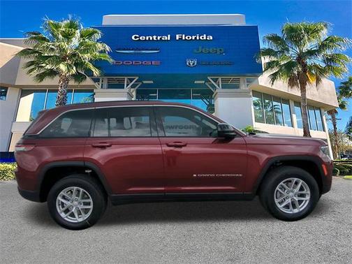 2025 Jeep Grand Cherokee Laredo