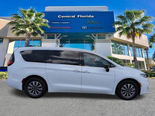 Bright White Clearcoat 2024 Chrysler Pacifica Hybrid Select