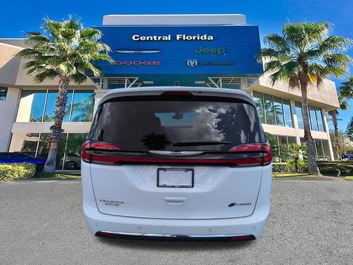 Bright White Clearcoat 2024 Chrysler Pacifica Hybrid Select