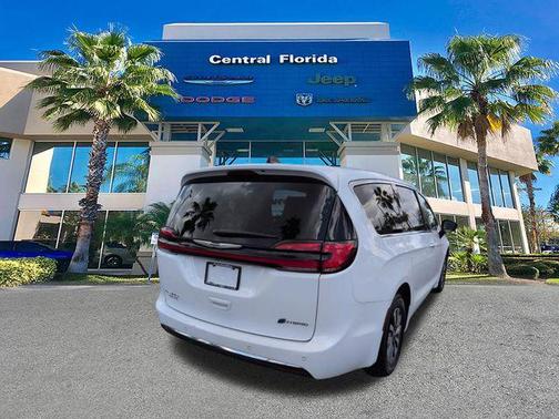 Bright White Clearcoat 2024 Chrysler Pacifica Hybrid Select