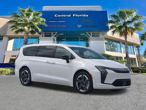 White 2027 Chrysler Pacifica Limited