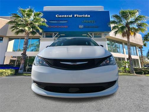 2026 Chrysler Voyager LX