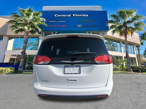 2026 Chrysler Voyager LX