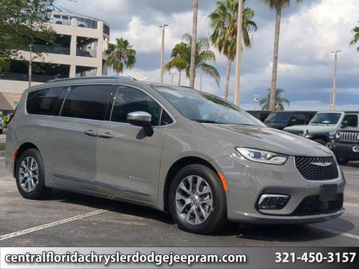Ceramic Gray Clearcoat 2023 Chrysler Pacifica L