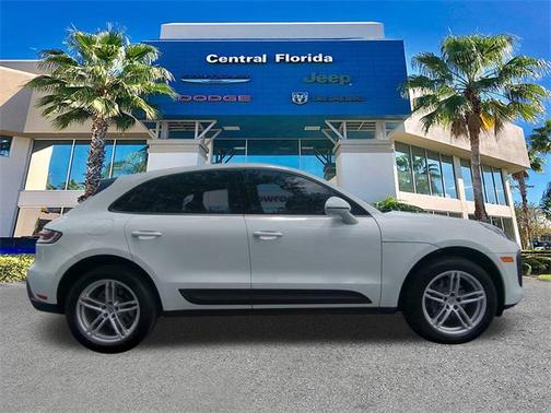 2022 Porsche Macan Base