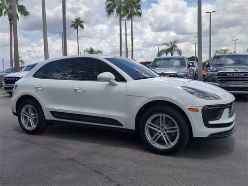 2022 Porsche Macan Base