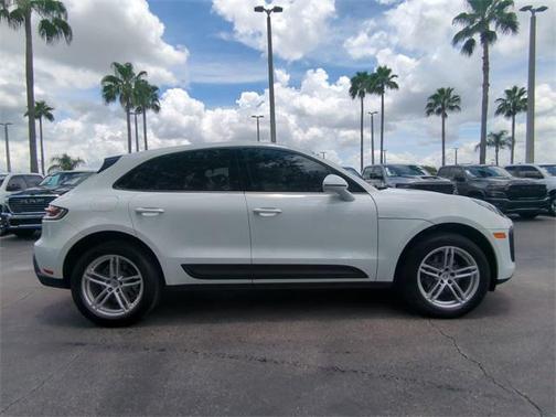2022 Porsche Macan Base