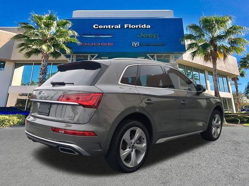 Chronos Gray Metallic 2023 Audi Q5 45 S line Premium Plus