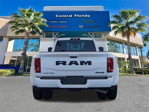 2025 RAM 3500 Limited Crew Cab 4x4 8' Box