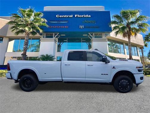 2025 RAM 3500 Limited Crew Cab 4x4 8' Box