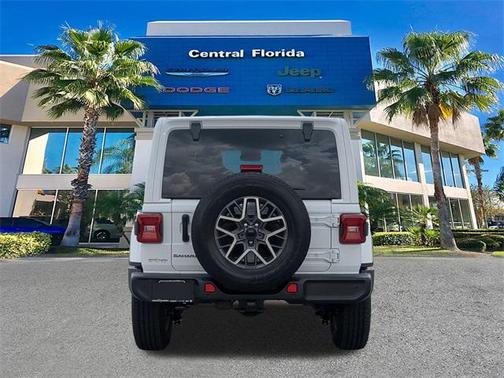 2025 Jeep Wrangler 4-Door Sahara 4x4