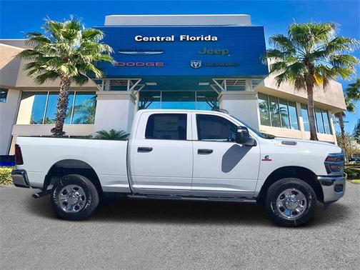 2025 RAM 2500 Tradesman Crew Cab 4x4 6'4' Box
