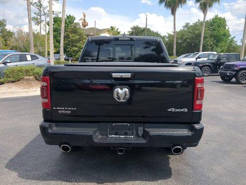 Diamond Black Crystal Pearlcoat 2022 RAM 1500 Limited