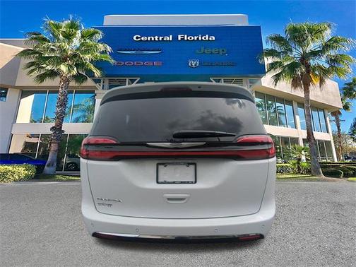 2025 Chrysler Pacifica L