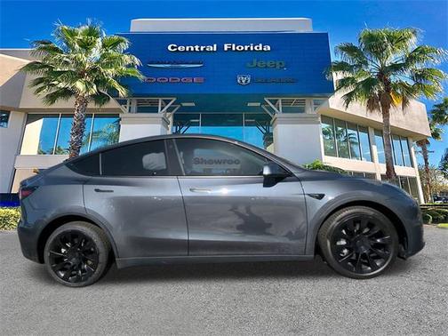 2022 Tesla Model Y Long Range Dual Motor All-Wheel Drive