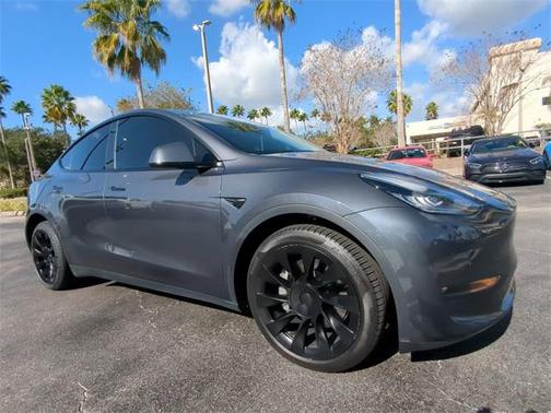 2022 Tesla Model Y Long Range Dual Motor All-Wheel Drive