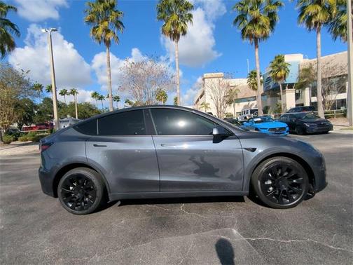 2022 Tesla Model Y Long Range Dual Motor All-Wheel Drive