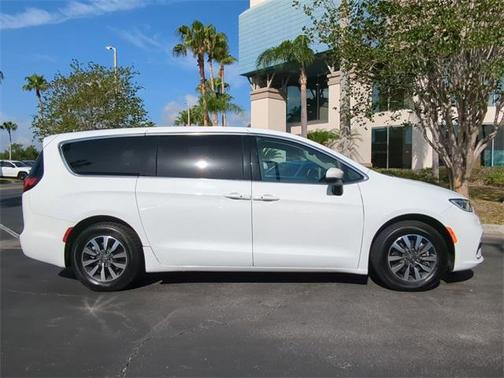 2023 Chrysler Pacifica Hybrid Touring L