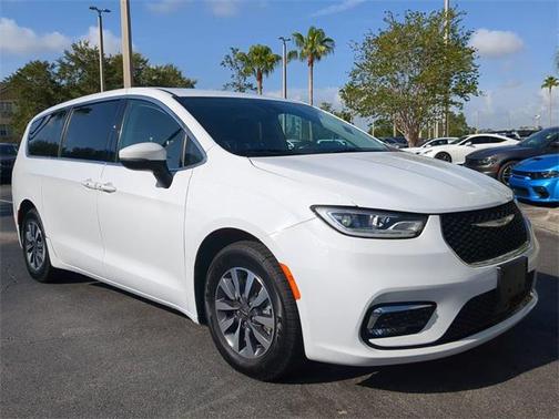 2023 Chrysler Pacifica Hybrid Touring L