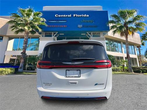 2023 Chrysler Pacifica Hybrid Touring L