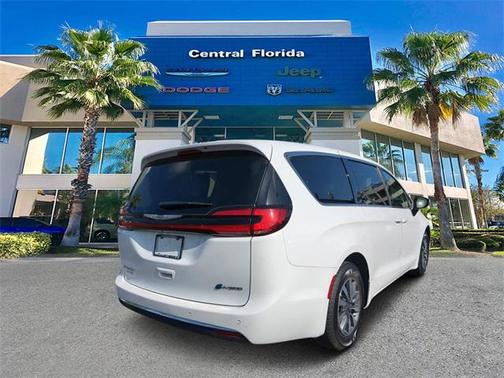 2023 Chrysler Pacifica Hybrid Touring L