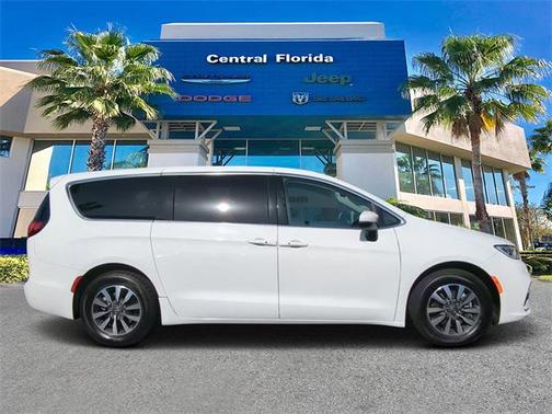 2023 Chrysler Pacifica Hybrid Touring L