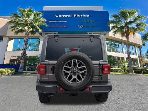 2025 Jeep Wrangler 4-Door Sahara 4x4