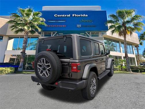 2025 Jeep Wrangler 4-Door Sahara 4x4