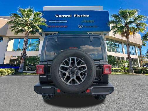 2026 Jeep Wrangler 4-Door Sahara 4x4