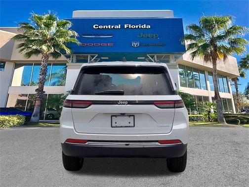 2025 Jeep Grand Cherokee Laredo
