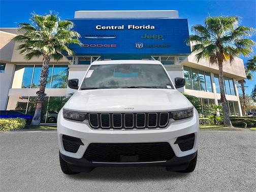 2025 Jeep Grand Cherokee Laredo